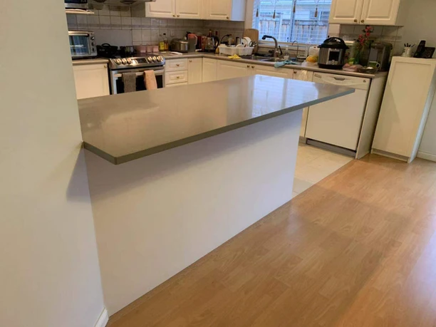 White Shaker island with Quart CT