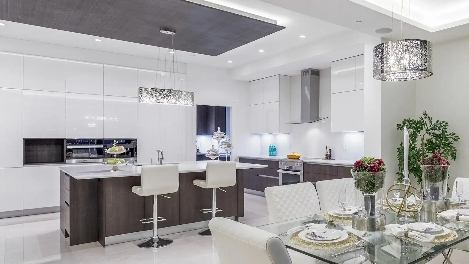 2017 Camelot Rd – Kitchen