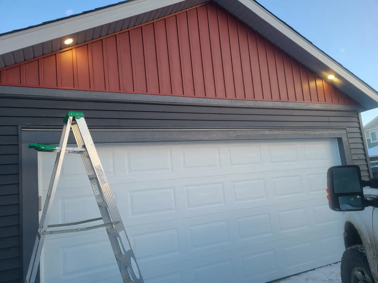 INDUSTRIAL BATTERY AND CHARGER 