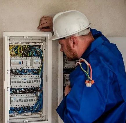 Commercial Electrician