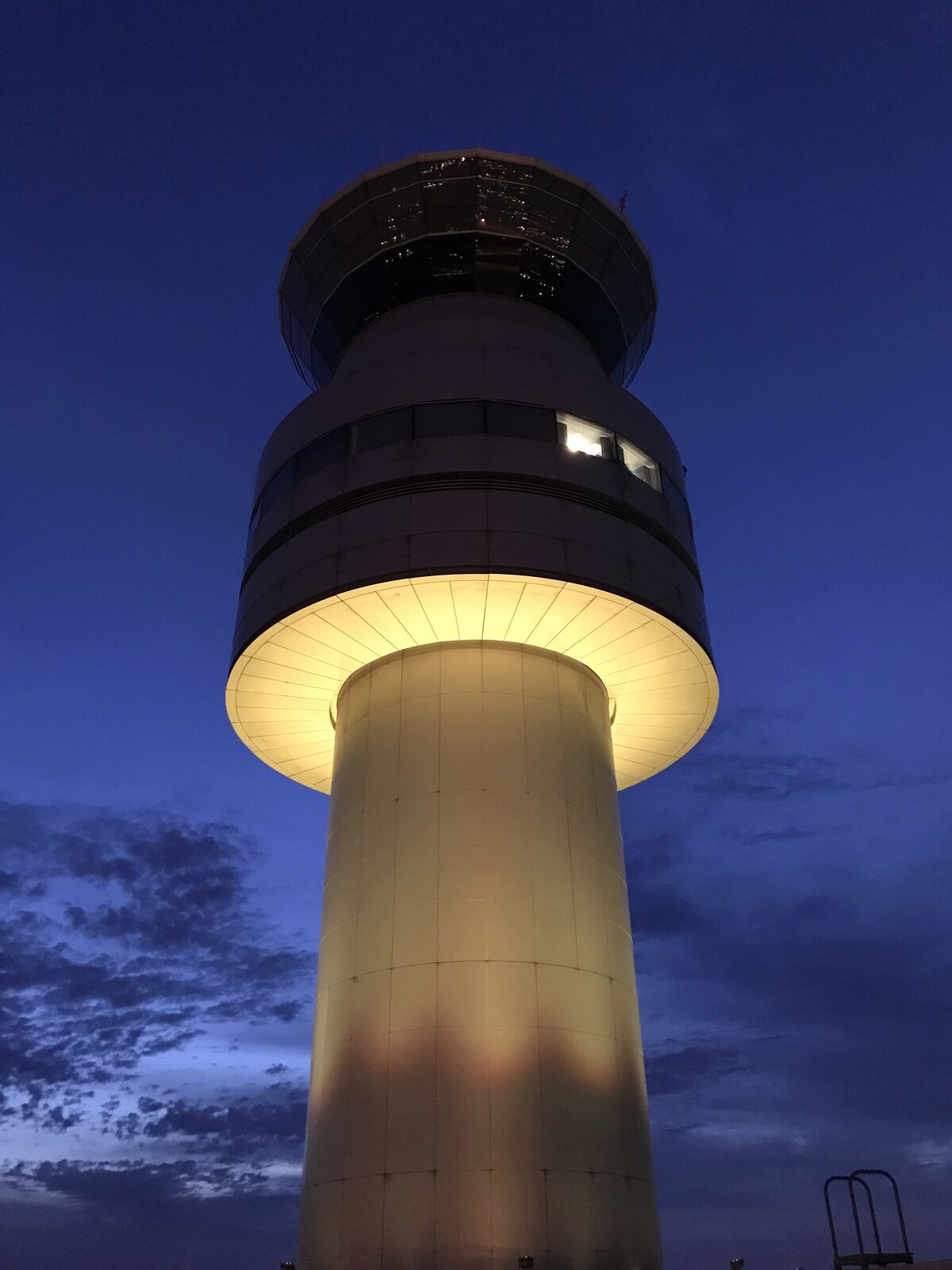 T1 Apron Light Tower