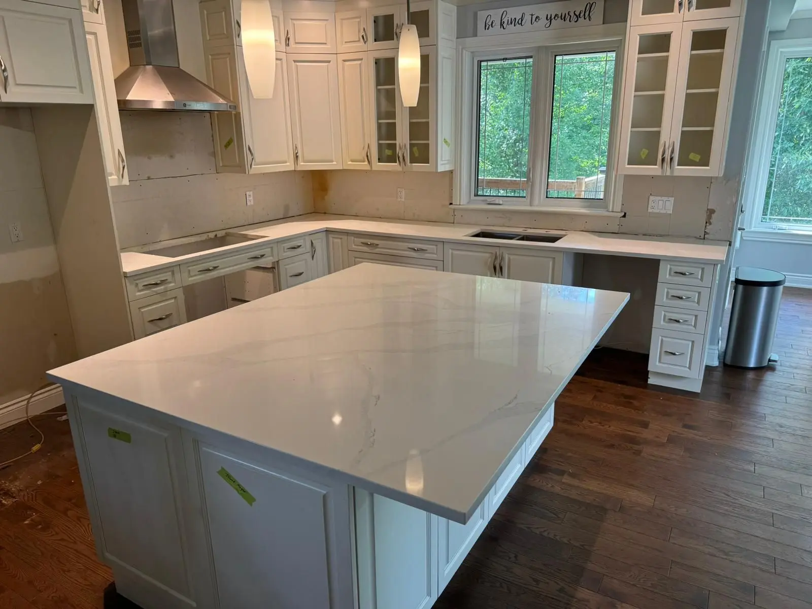PLATINUM GRANITE & QUARTZ